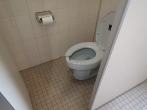 小田原フラワーガーデン　管理棟　2F　男子トイレ　洋式タイプ